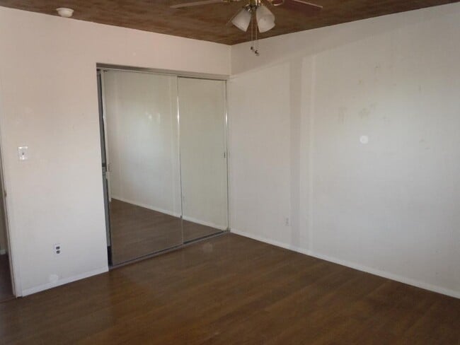 Building Photo - 520 E Judi Dr