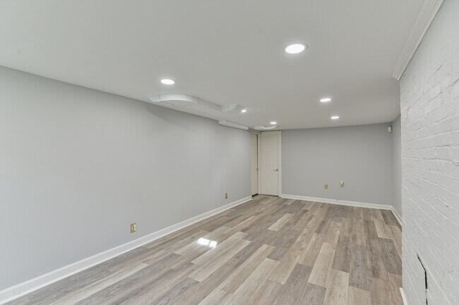 Building Photo - 511 Cannons Ln