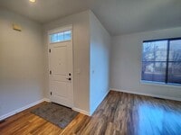 Building Photo - Beautiful 3x2.5 with fenced patio and upstairs bonus area