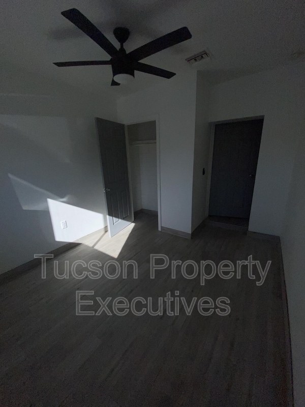 Building Photo - 1421 E Drachman St