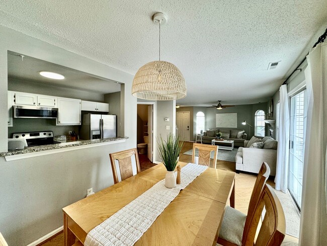 Building Photo - 2-Bedroom Condo Ready 08-01-24! Community ...