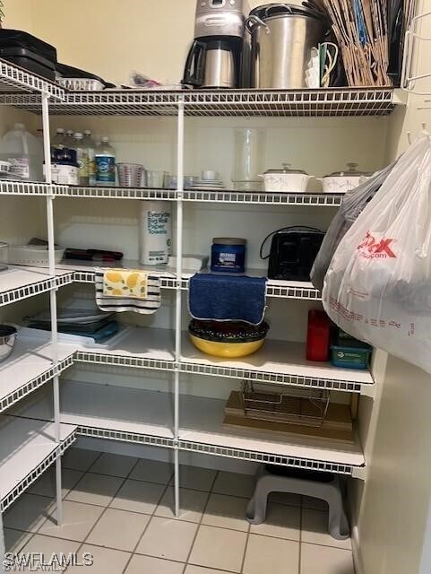 Building Photo - 800 Meadowland Dr