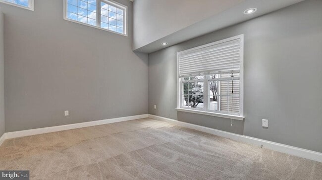 Building Photo - 1833 Drew St