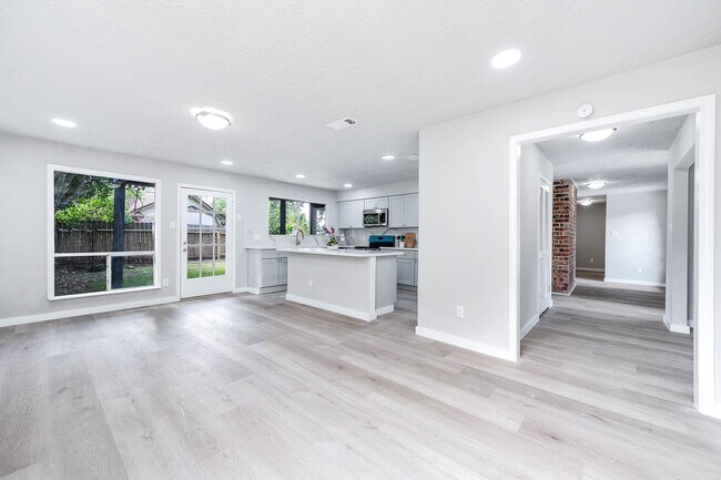Building Photo - 3430 W Creek Club Dr