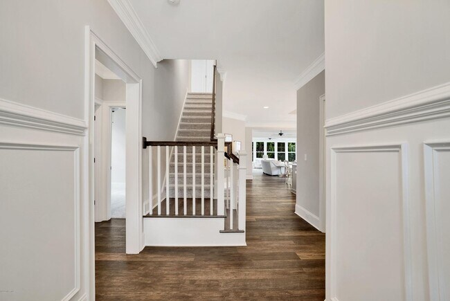 Building Photo - Summerhouse on Everett Bay Home Available!