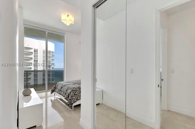 Building Photo - 15811 Collins 4002