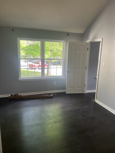 Building Photo - 904 Dunloring Ct
