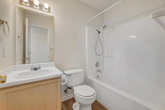 Building Photo - 2101 Parksville Way