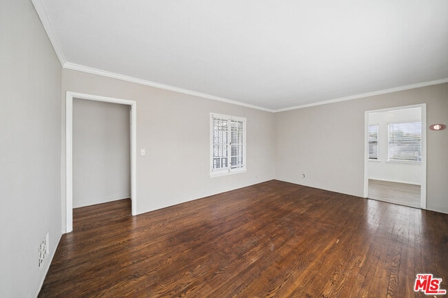 Building Photo - 1402 N Mansfield Ave