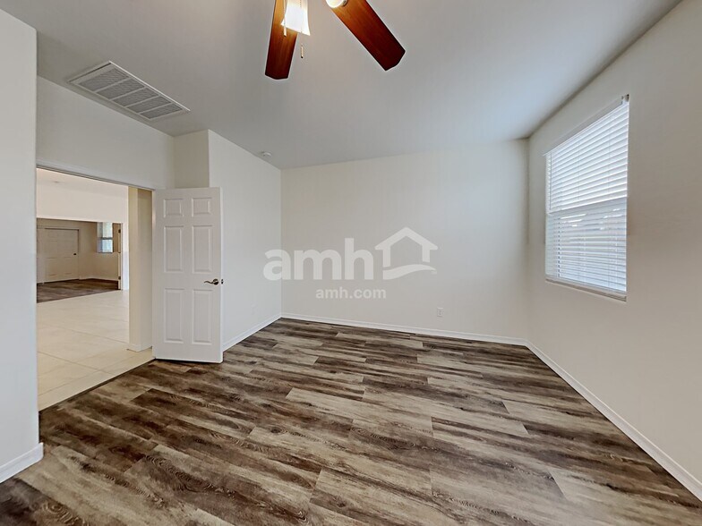 Building Photo - 16815 W Portland St