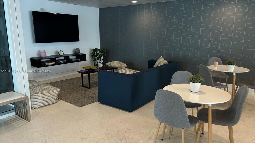 Primary Photo - 170 SE 14th St