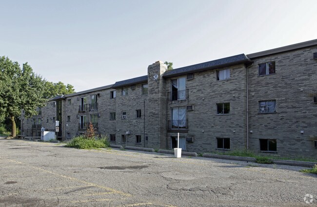 Building Photo - Creekside