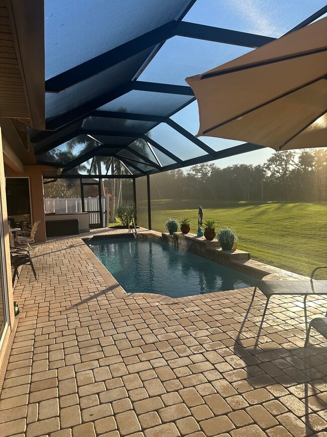 Building Photo - 566 Planters Manor Way