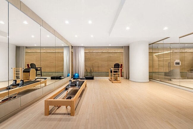 Building Photo - 138 E 50th St