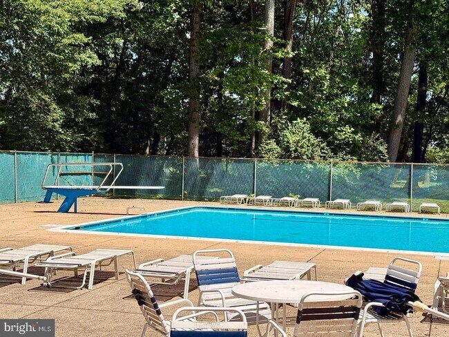 Building Photo - 982 Yachtsman Way