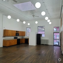 Building Photo - 1704 Mary St