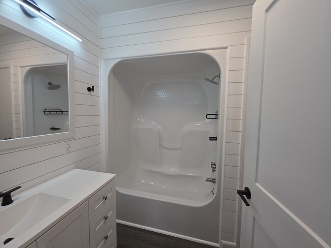 Building Photo - 105 Becky Dr