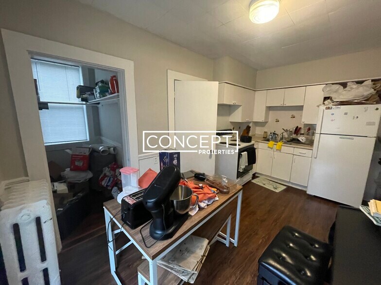 Building Photo - 8 Forest St