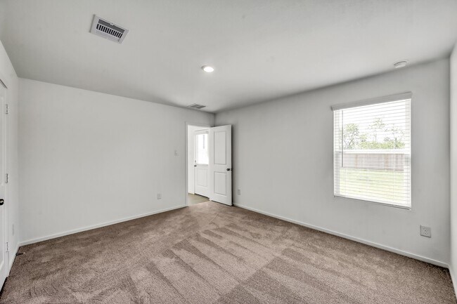 Building Photo - 29635 Knollwood Bay Rd