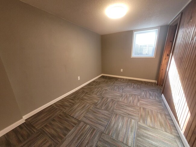 Building Photo - 2405 Maple St