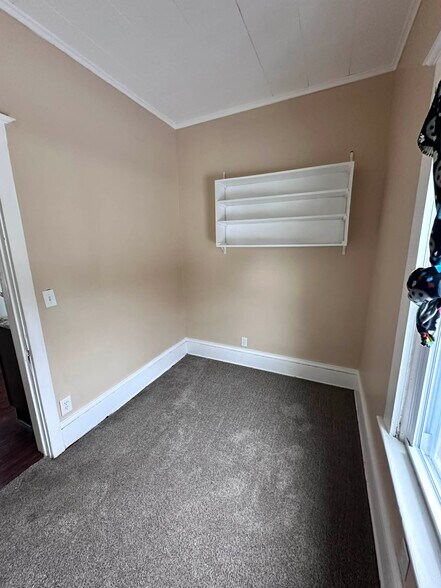 Room - 1018 Haskell Ave