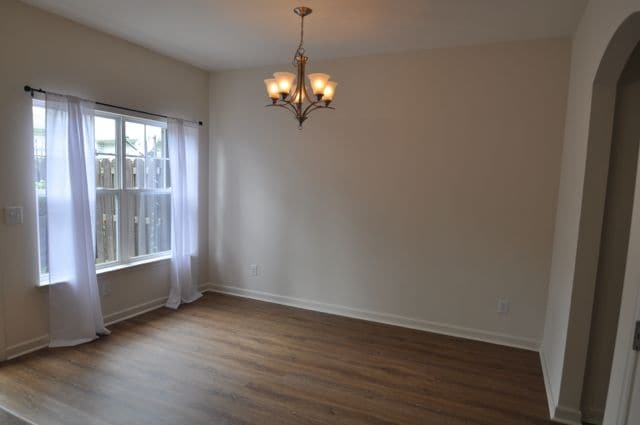 Dining Area - 553 Rosedale Ave
