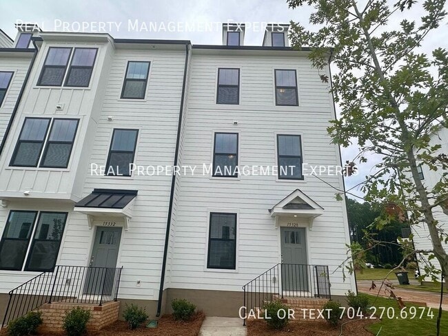 Building Photo - 15328 Ballancroft Pkwy