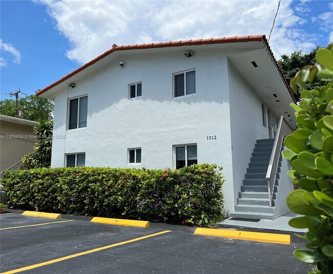 Building Photo - 1012 SW 4th Ave