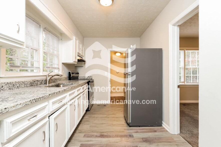 Building Photo - 4365 Pinebrook Dr