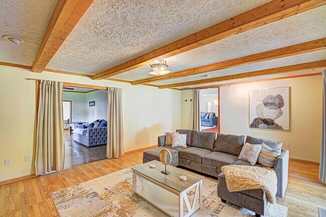 Building Photo - 3217 Dogwood Ln