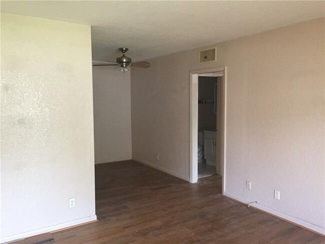 Building Photo - 770 SE 2nd Ave