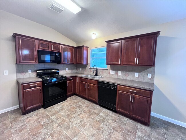 Building Photo - 11750 Pinemeade Ln
