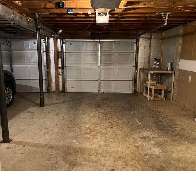 Garage - 1025 Peace Dr NW