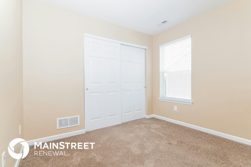 Building Photo - 231 Greengate Dr