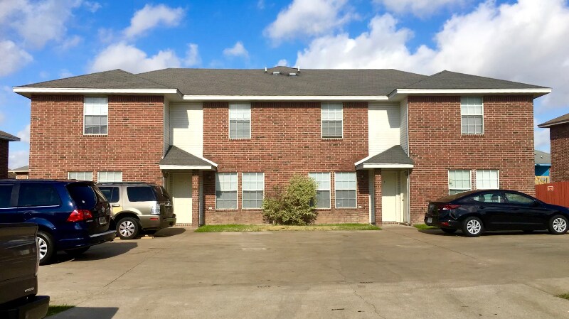 Primary Photo - 5806 Redstone Dr