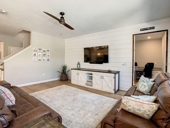 Building Photo - 10264 Love Story St