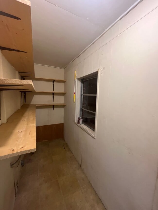 Building Photo - 3 Bed/2 Bath Home