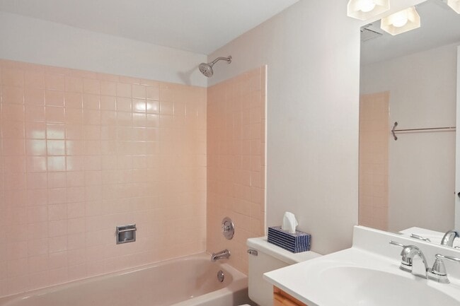 Building Photo - 1242 S Wellington Ct
