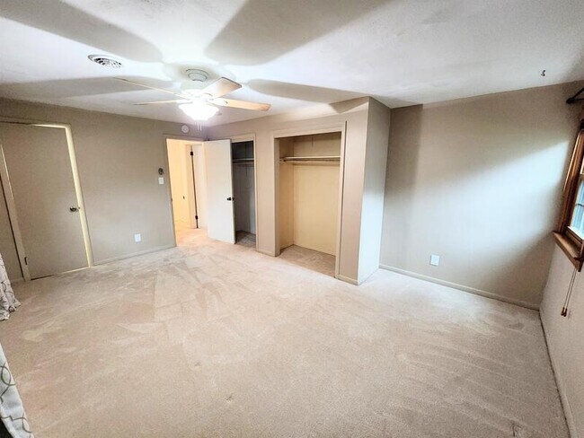 Building Photo - 1444 S Twin Lake Rd