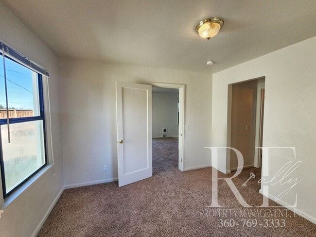 Building Photo - Fantastic Manette; Seattle Peek-a-boo