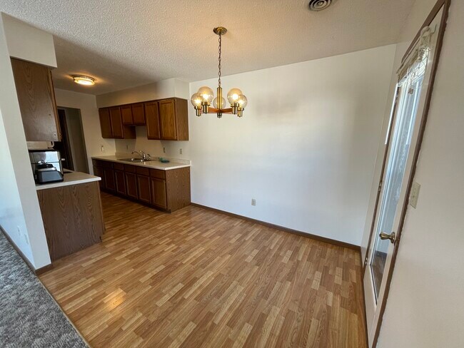 Building Photo - 716 Randy Rd