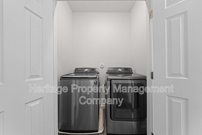 Building Photo - 323 Gabriel