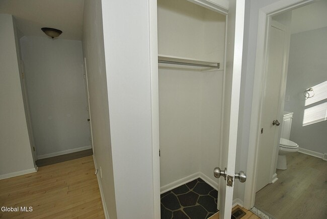 Building Photo - 33 B Ledgewood Dr