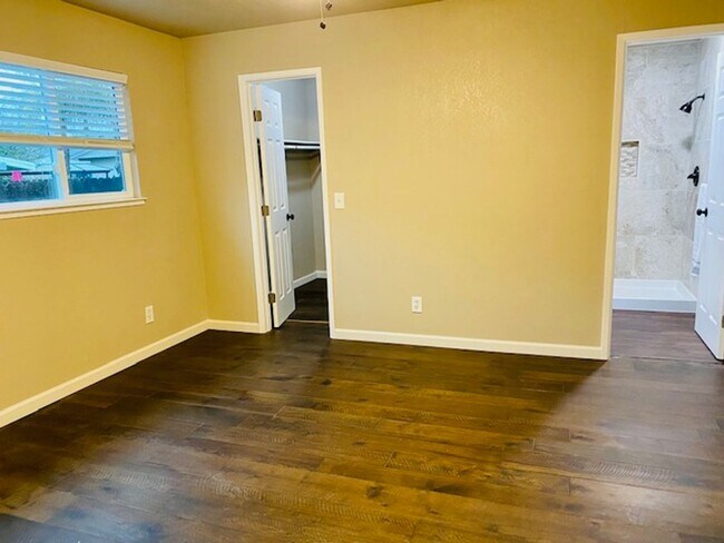 Building Photo - $2,295 Shaw & Fowler, 4 Bedroom Home - Ral...