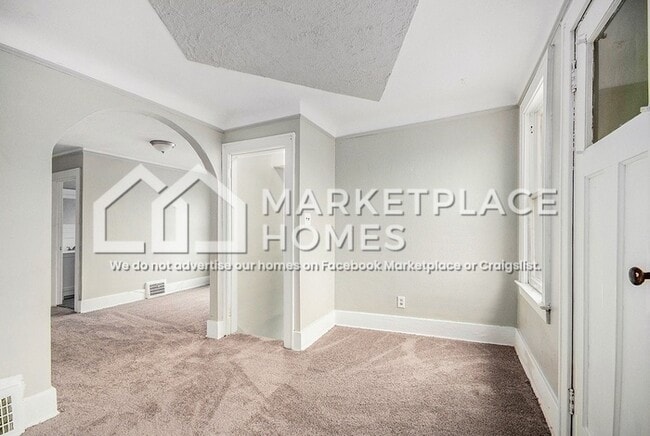 Building Photo - 15457 Cloverlawn Ave