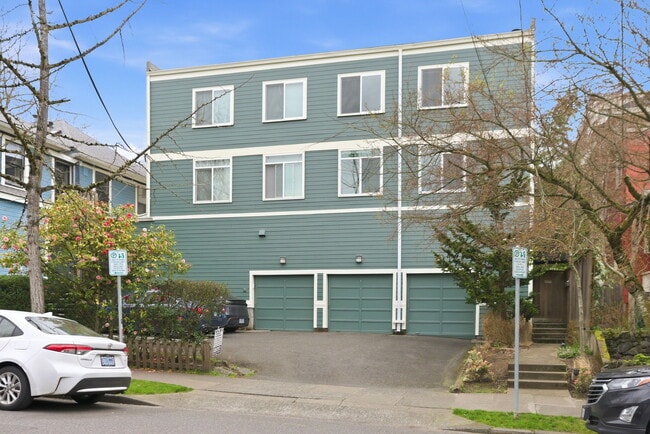 Building Photo - 2275 NW Kearney St