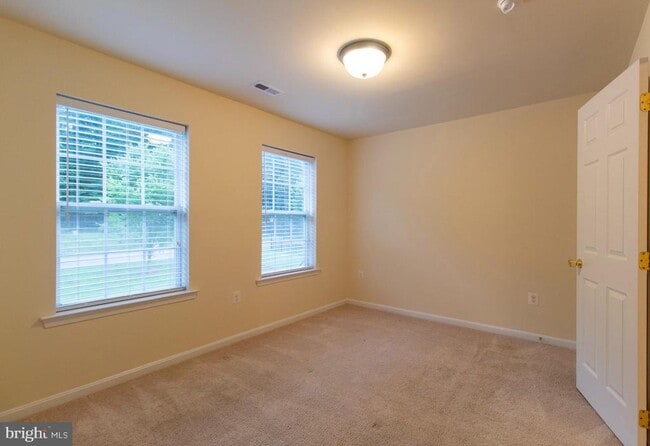 Building Photo - 8401 Hollow Tree Ln