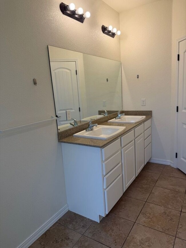 Building Photo - Beautiful Newly Renovated 3 Bedroom 2 Bath Home