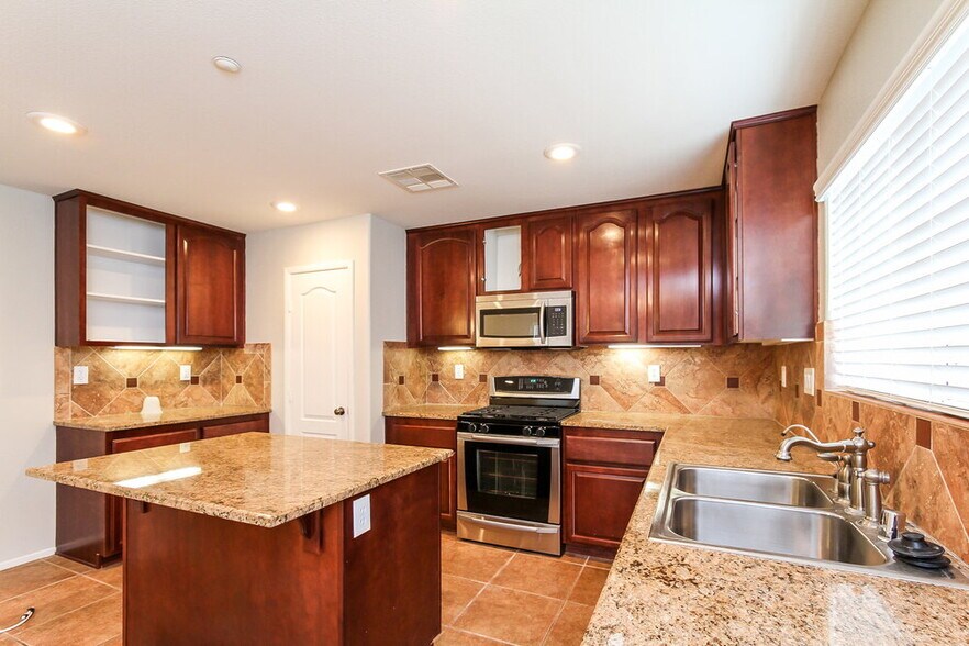 Building Photo - 1145 Paradise River Rd