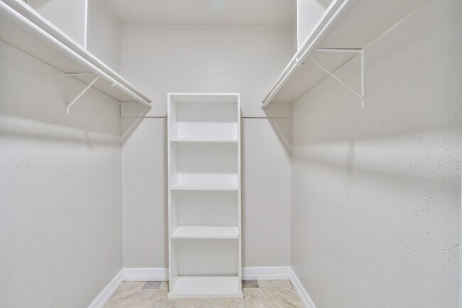 Building Photo - 509 Belmont Dr